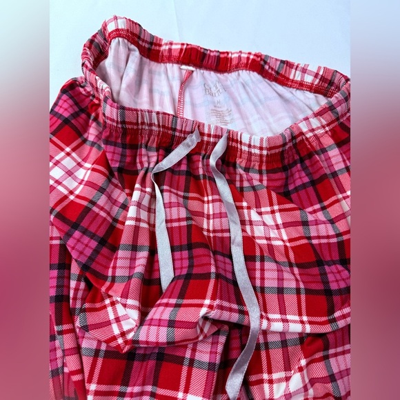 Croft & Barrow Two Piece Pajama Gray Top with Red Plaid Pants Size Medium - Picture 6 of 11